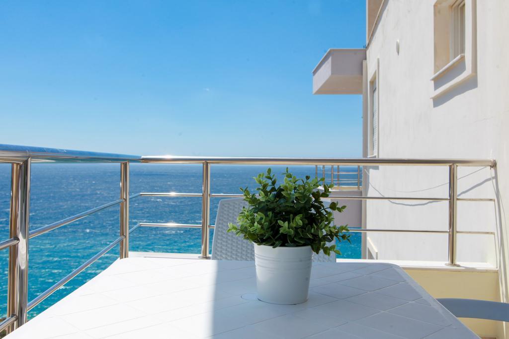 Blue Sea Apartments Sarandë Buitenkant foto