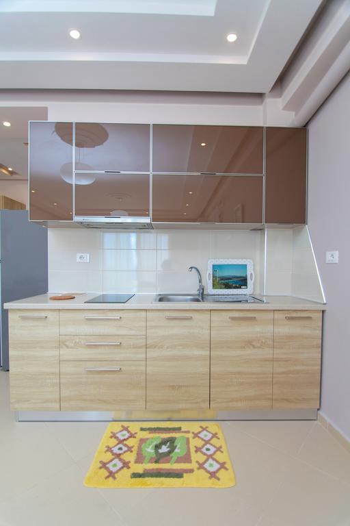 Blue Sea Apartments Sarandë Buitenkant foto