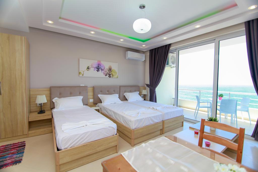 Blue Sea Apartments Sarandë Buitenkant foto