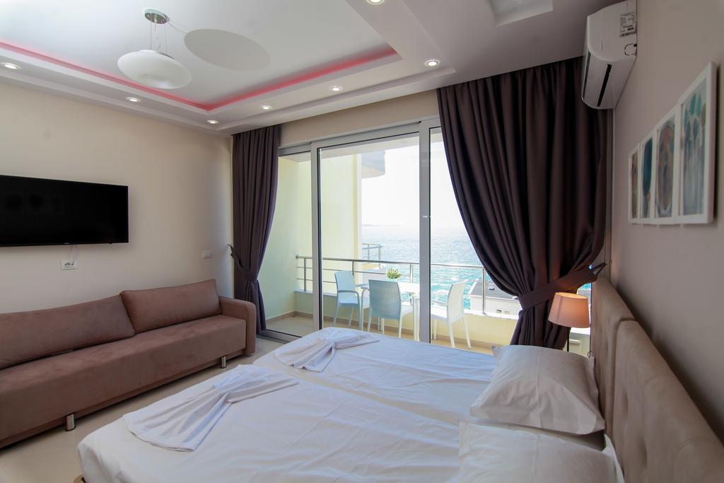 Blue Sea Apartments Sarandë Buitenkant foto
