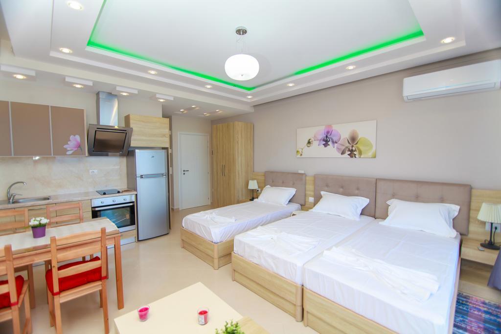 Blue Sea Apartments Sarandë Buitenkant foto