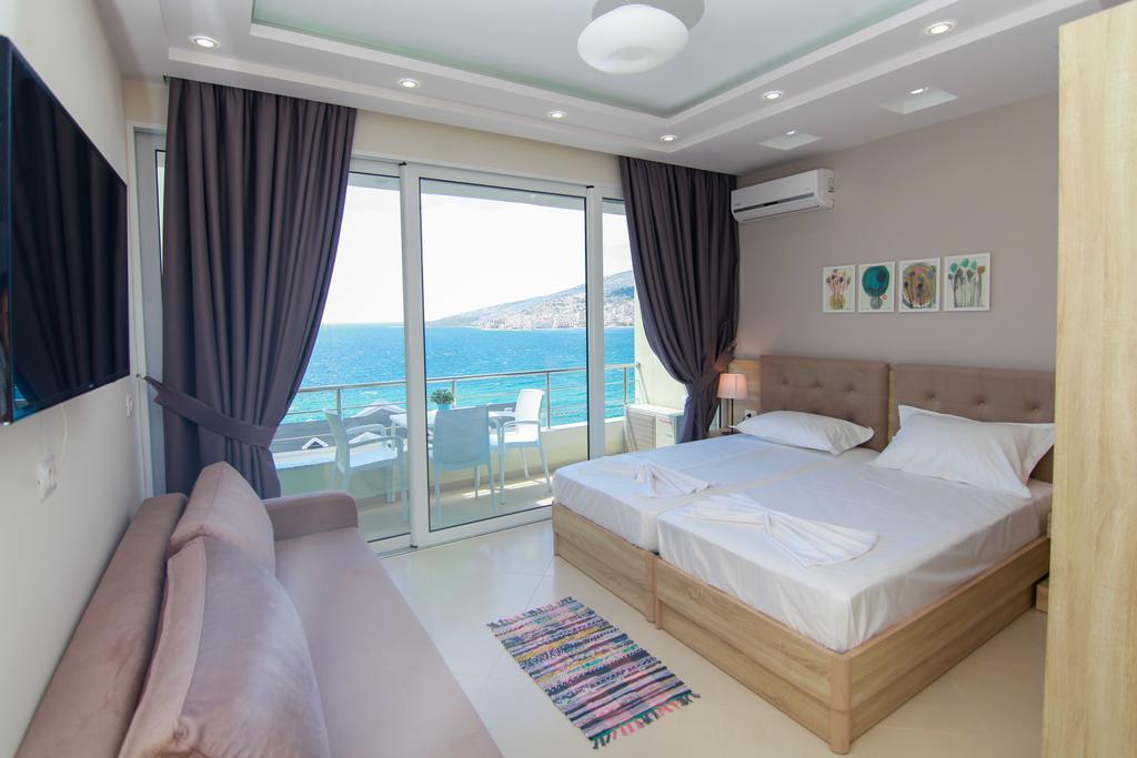 Blue Sea Apartments Sarandë Buitenkant foto