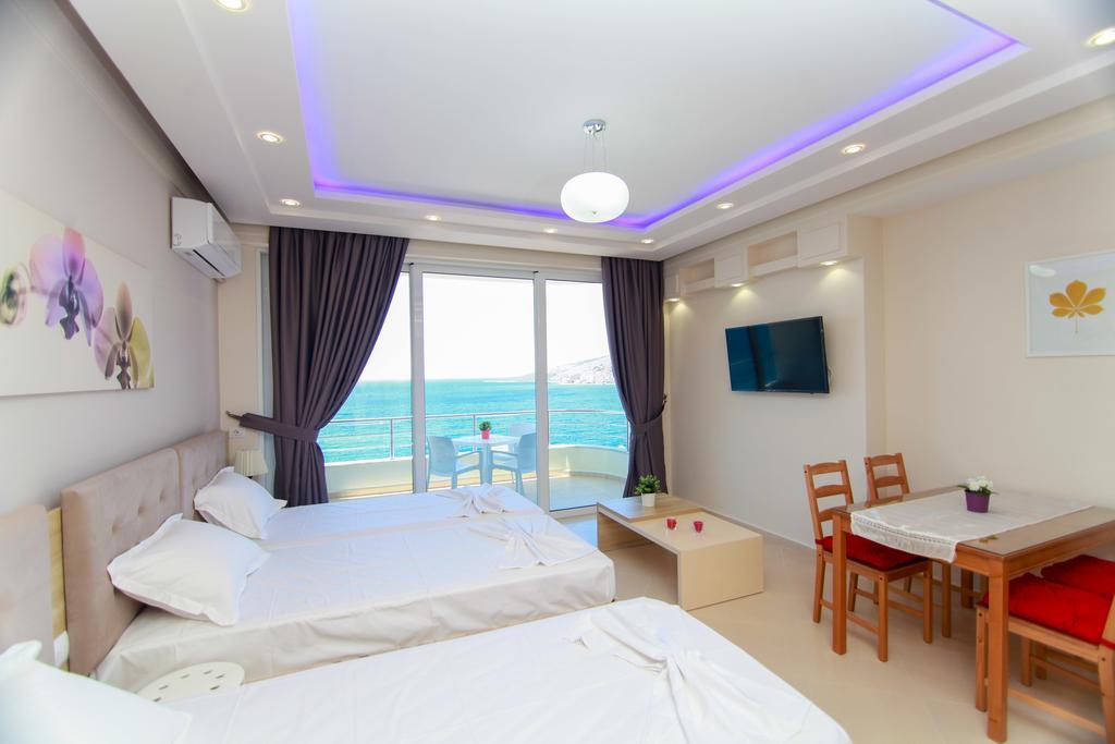 Blue Sea Apartments Sarandë Buitenkant foto