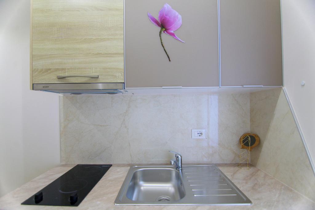 Blue Sea Apartments Sarandë Buitenkant foto