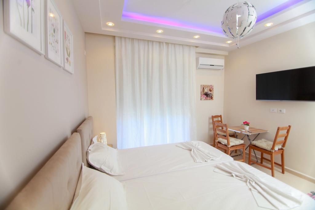 Blue Sea Apartments Sarandë Buitenkant foto