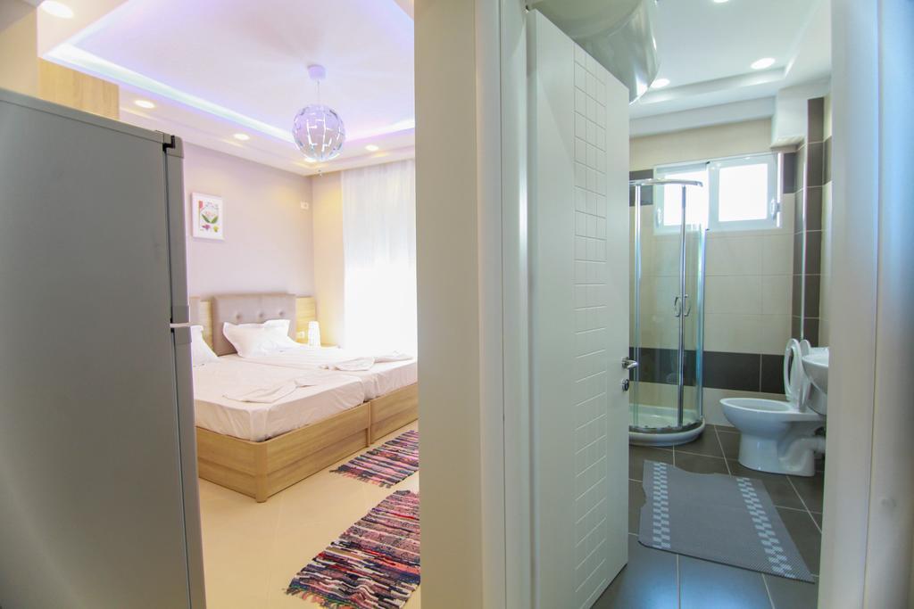 Blue Sea Apartments Sarandë Buitenkant foto